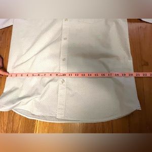 Ted Baker size with great details in the collar and sleeve